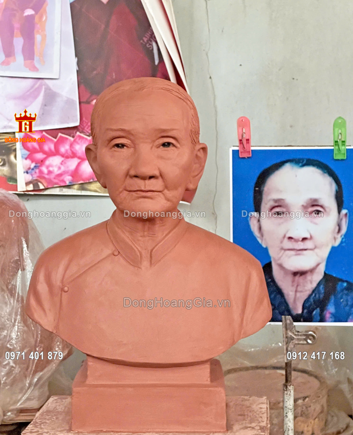 Đắp mẫu bằng đất tượng truyền thần cụ bà